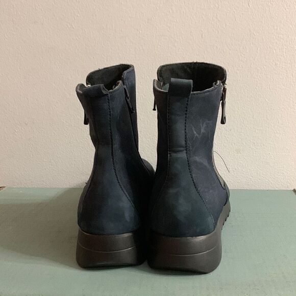 Munro Ashcroft Bootie in Blue‎ - Picture 2 of 8